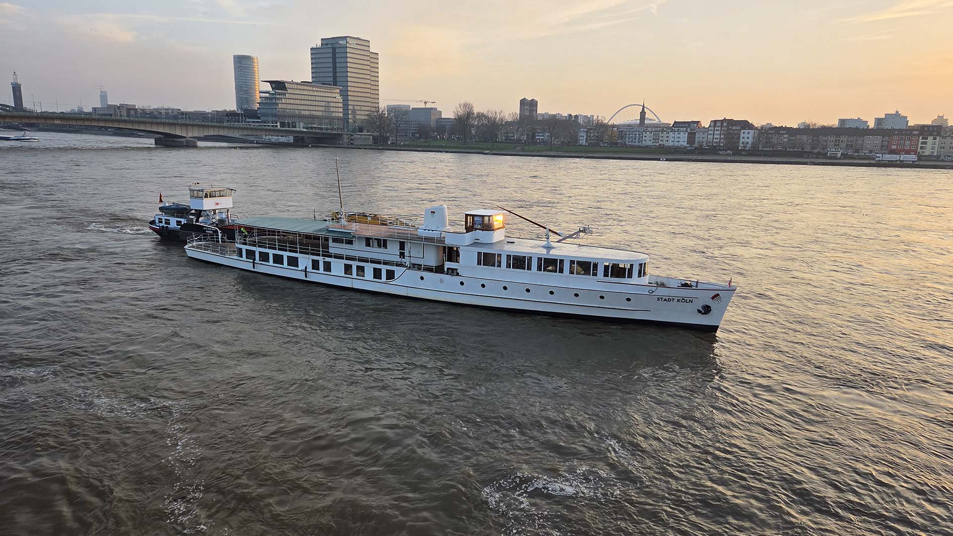 Ratsschiff MS Stadt Köln zurück im Rheinauhafen
